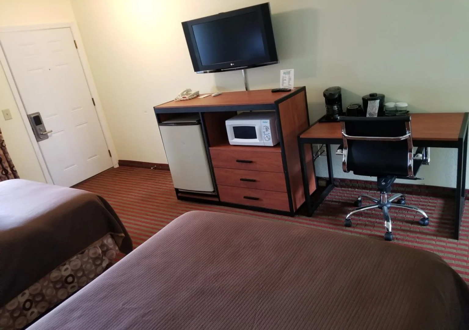 All Seasons Inn and Suites