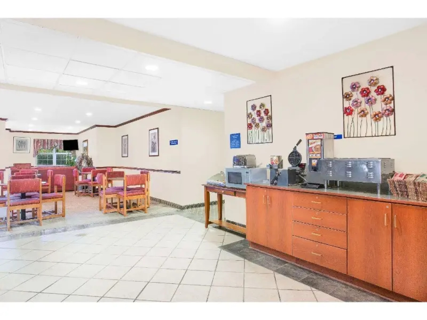 Beckley East Microtel Inn / Suites