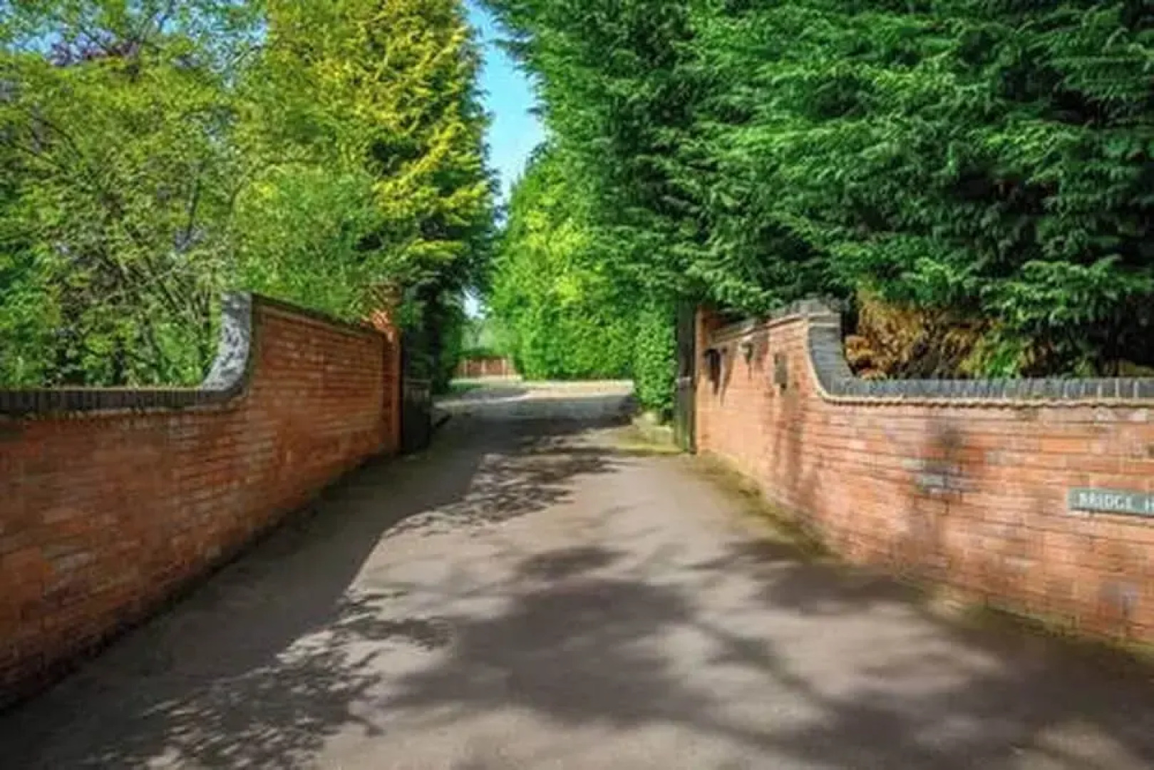 Stratford 4 BR Family Mansion With Pool, Gym & BBQ