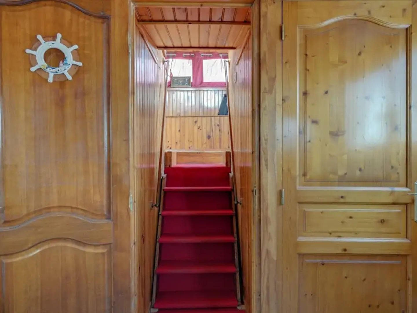 Comfortable House Boat in Homps with Roof Terrace