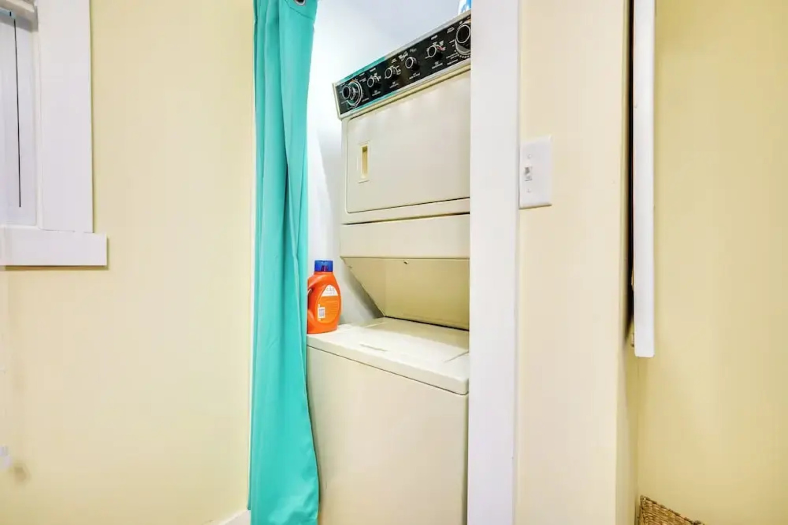 Renovated, Spacious Retreat in Union Pier!