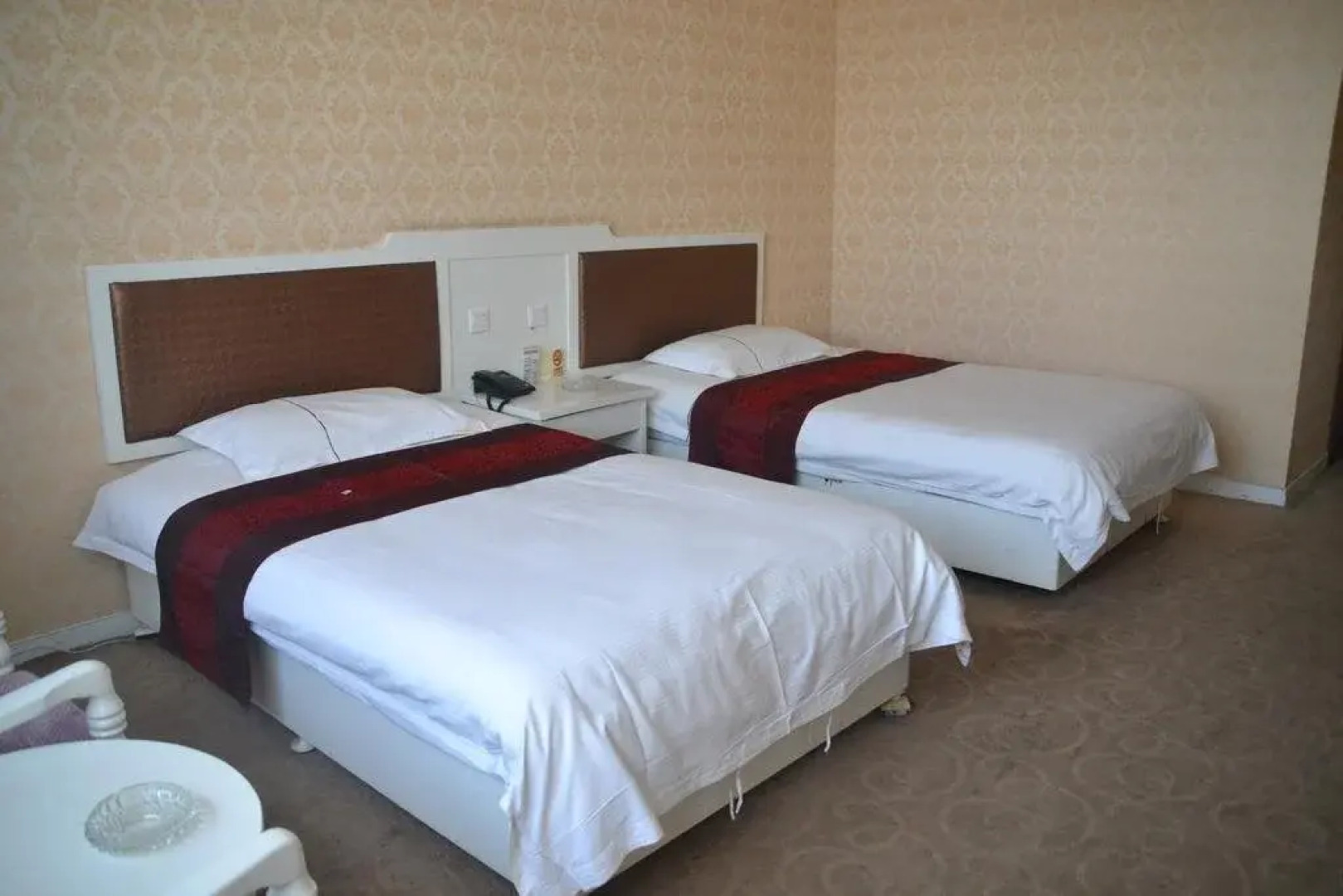 Yining Huarui Business Hotel