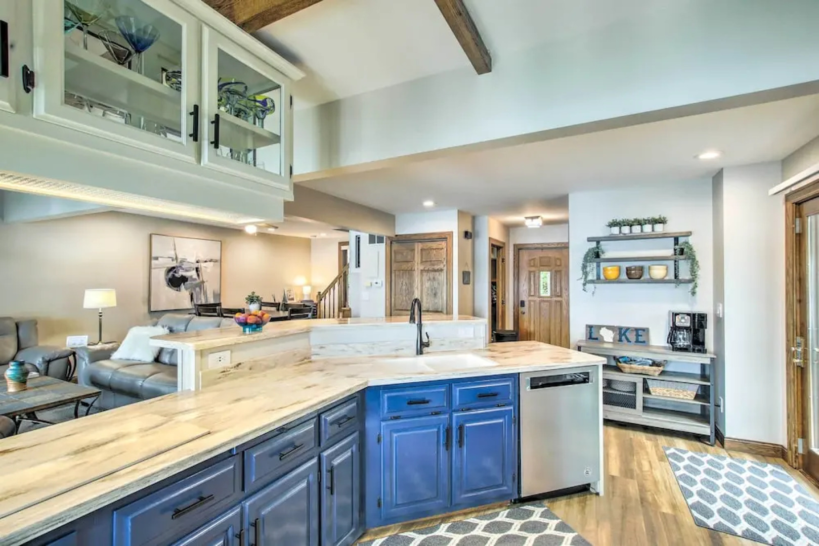 Lakefront Plymouth Cottage w/ Private Hot Tub