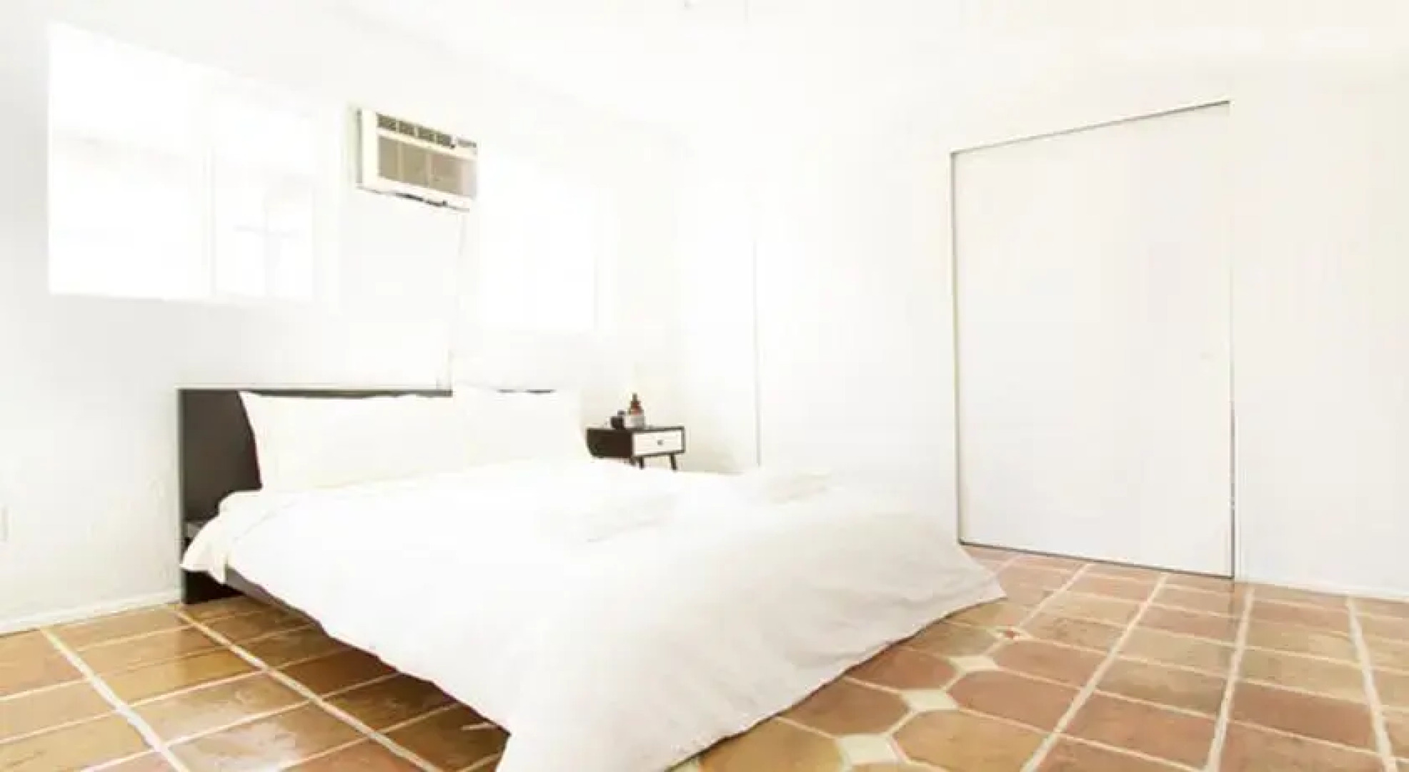 #6 Sunny Flat 3BR Melrose Ave