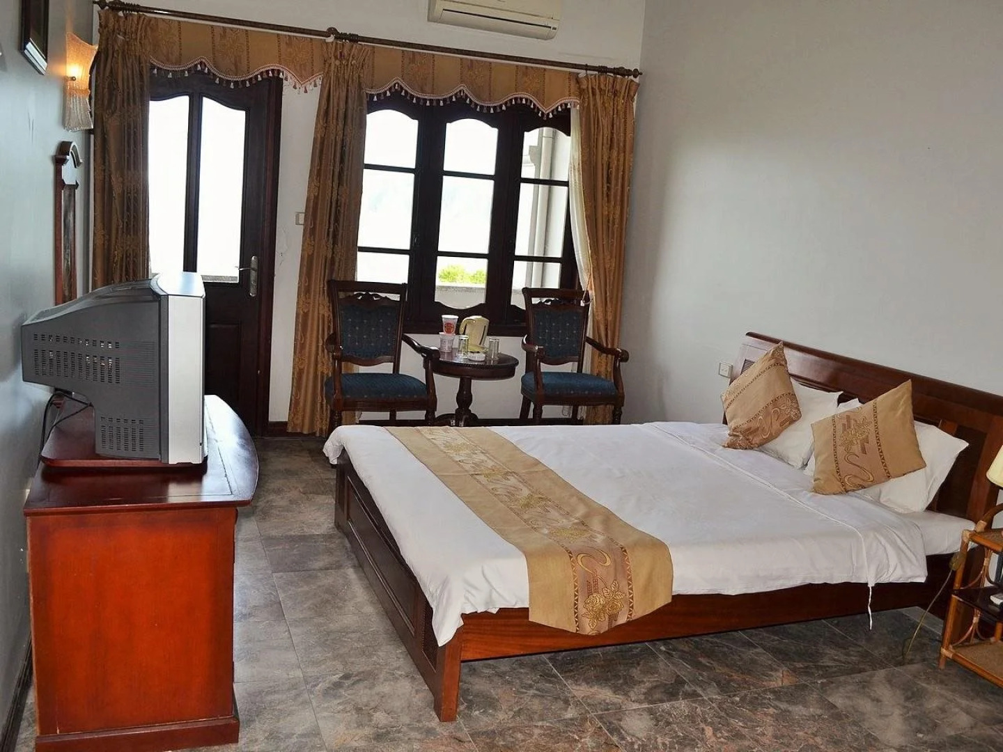 Hoa Binh Ha Long Hotel