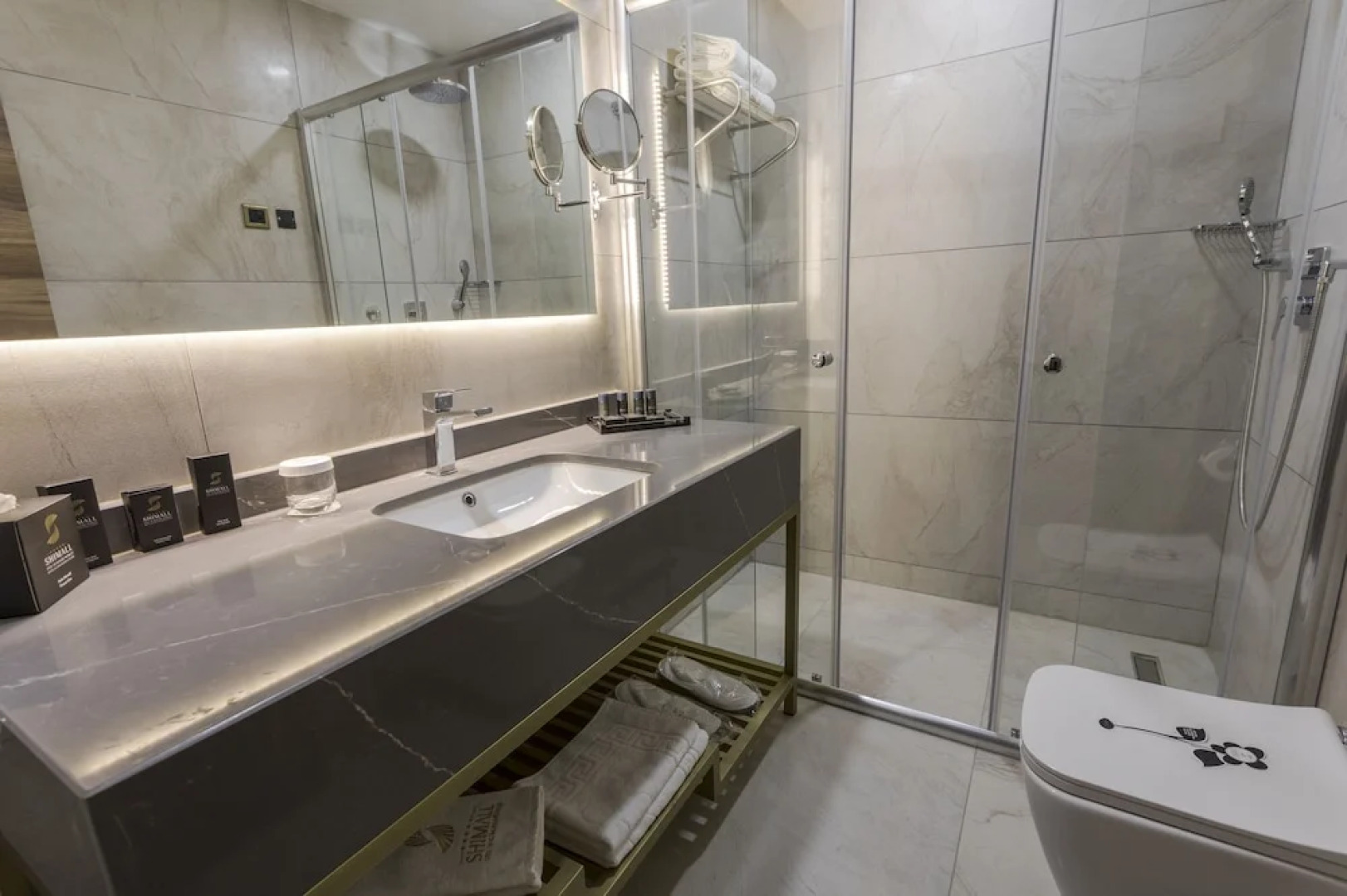 Shimall Deluxe Hotel