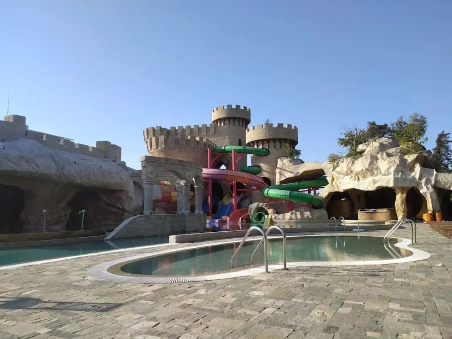 Leo Group BEST STUDIO 1201 Dreamland Oasis CHAKVI