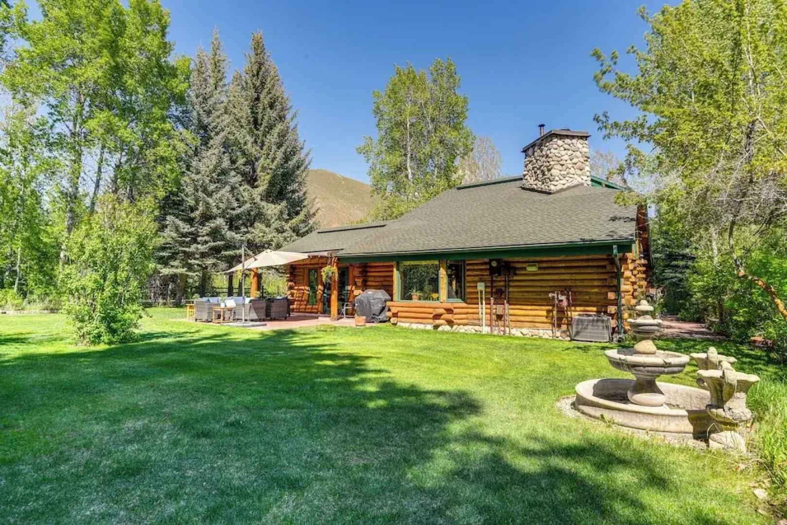 Life on Easy Street w/ Hot Tub: 7 Mi to Dwtn!