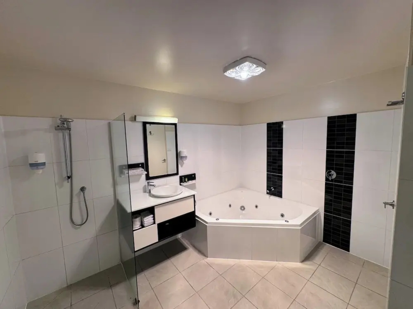 Lufra Beachside Hotel