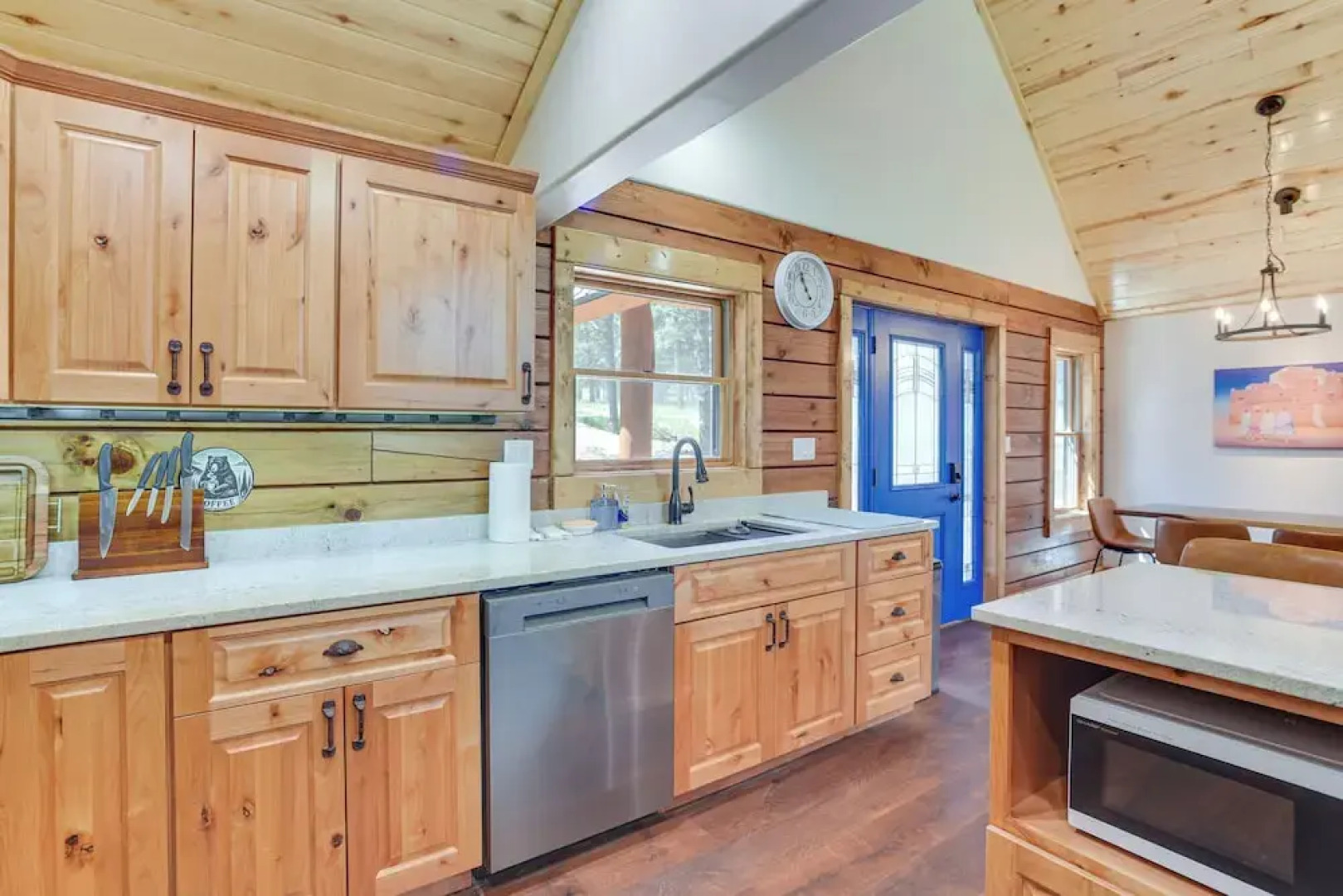 3 Mi to Resort: Year-round Angel Fire Getaway!