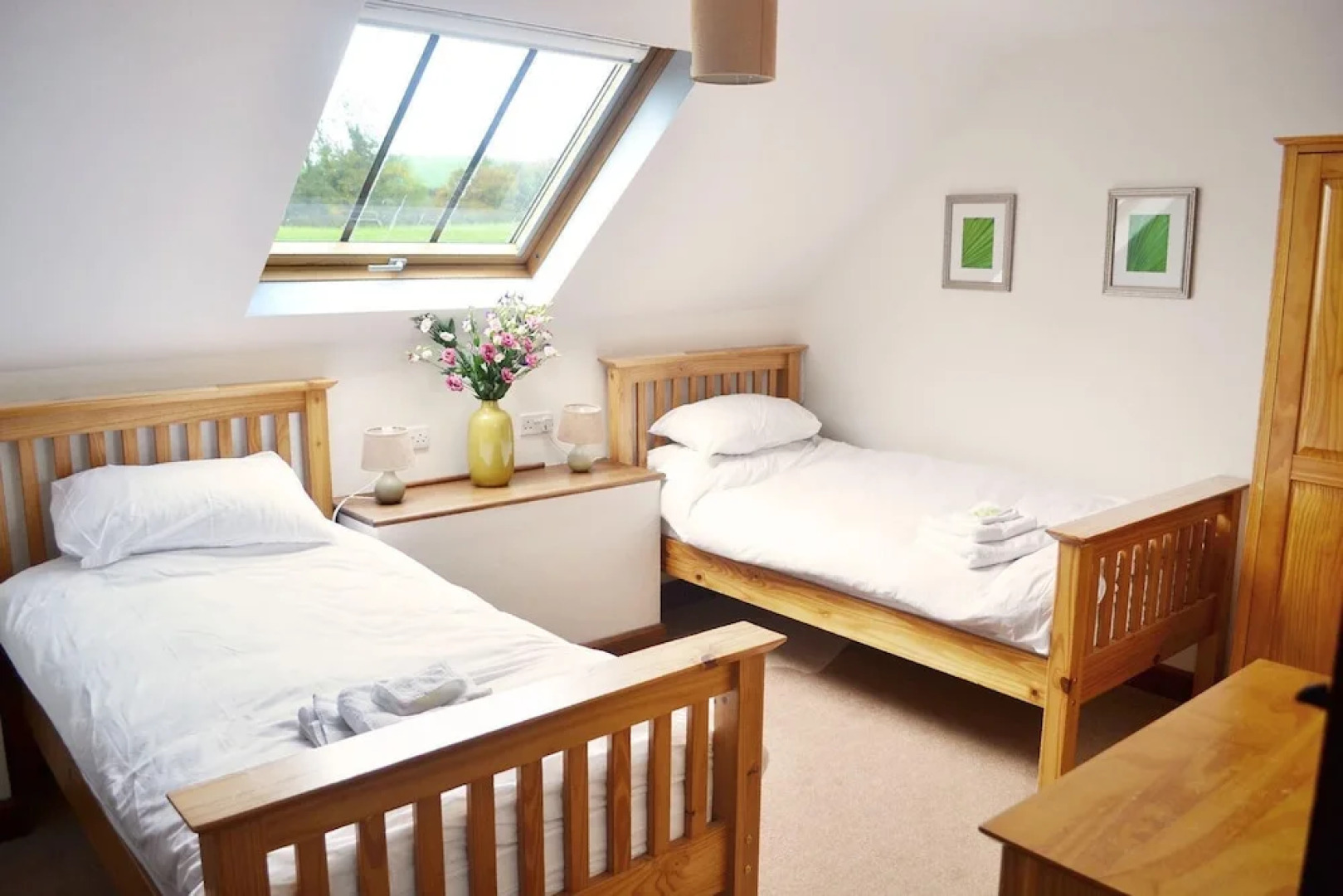 A beautiful conversion of a 400-year-old threshing barn. Pet-friendly.