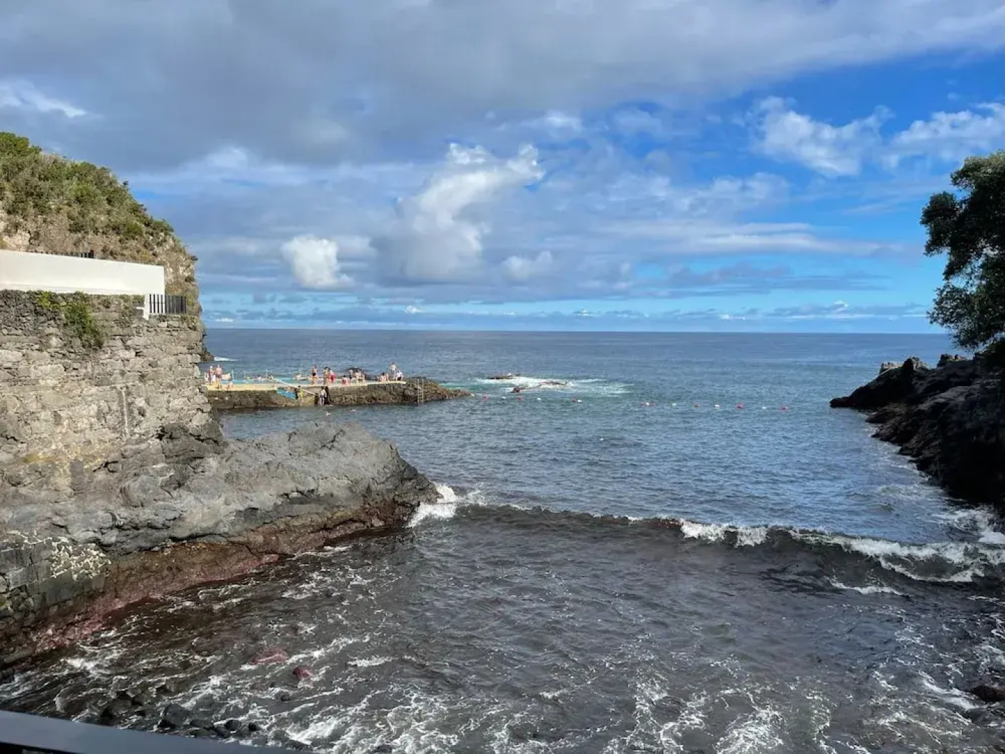 Holiday Home 2 Minutes From the Beach and Close to Major Tourist Attractions!