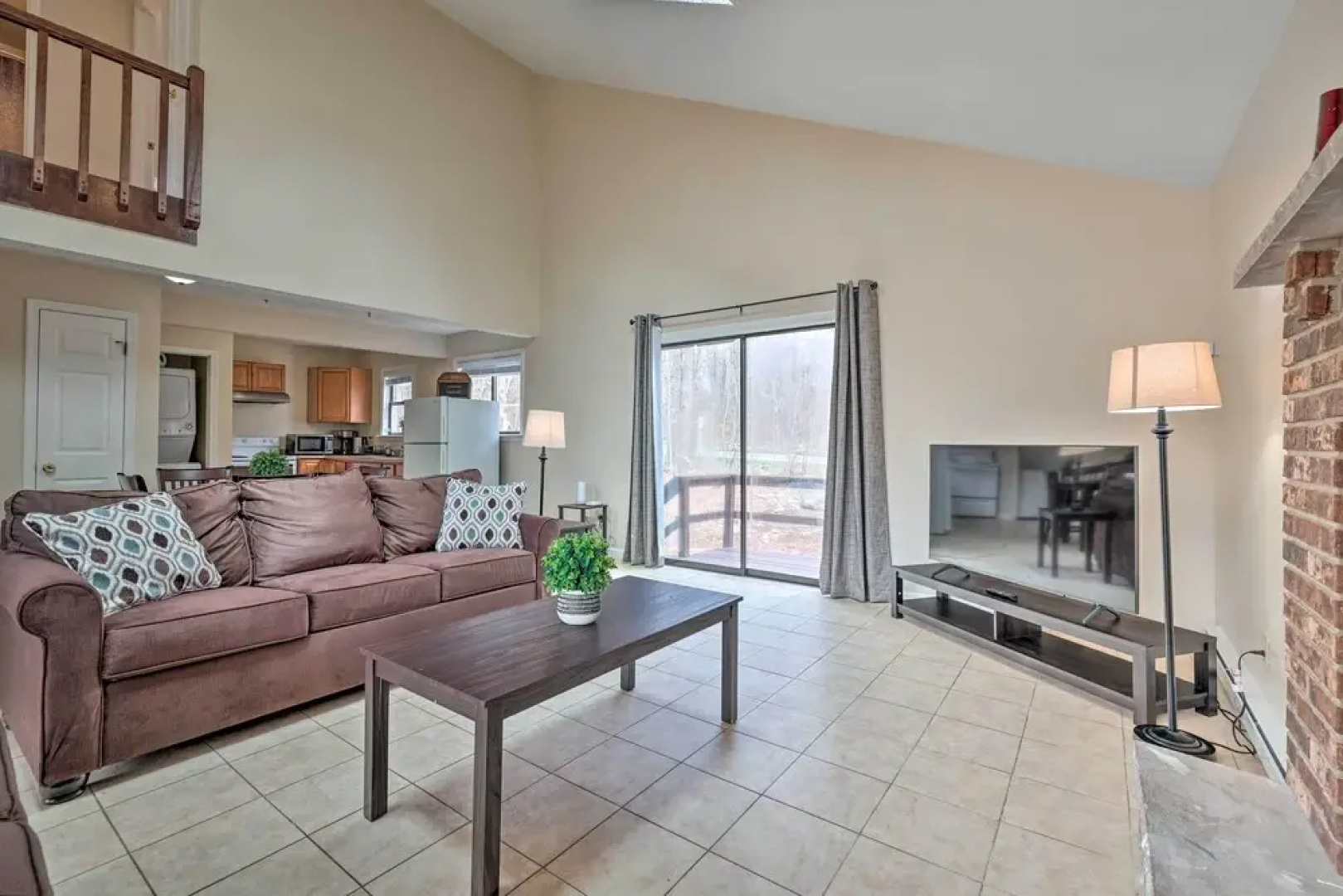 < 2 Mi to Dresser Lake: Home w/ Pool Access!