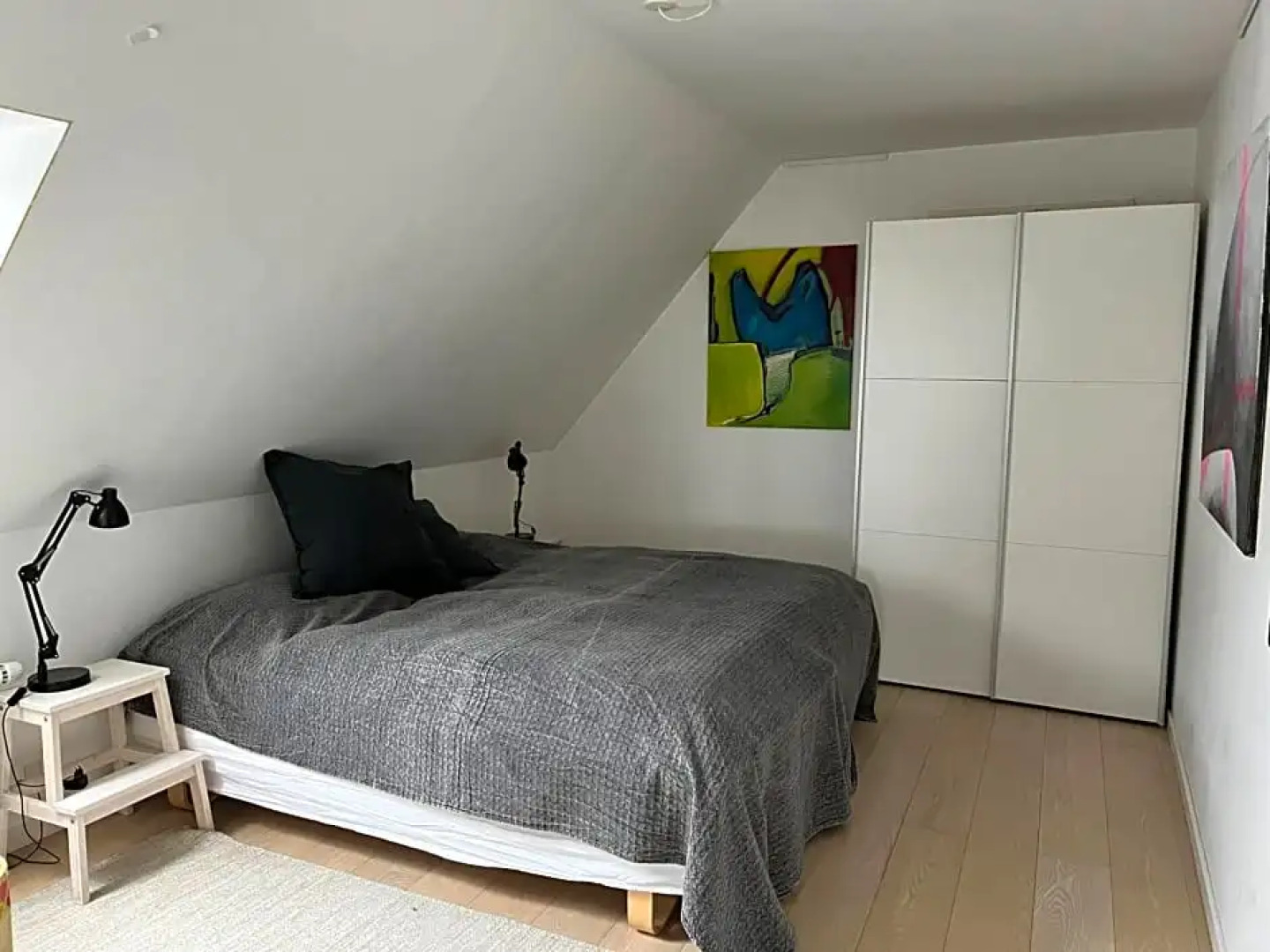 Apartment Ruhetgaard Bed & kitchen