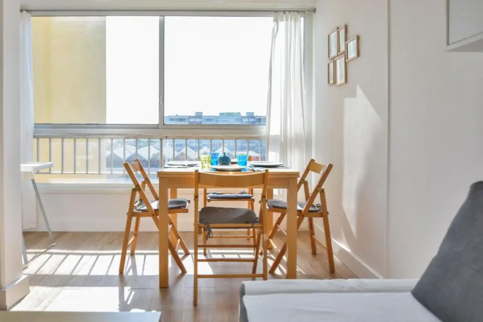 Studio Carnon loggia au soleil et la mer à 2 pas