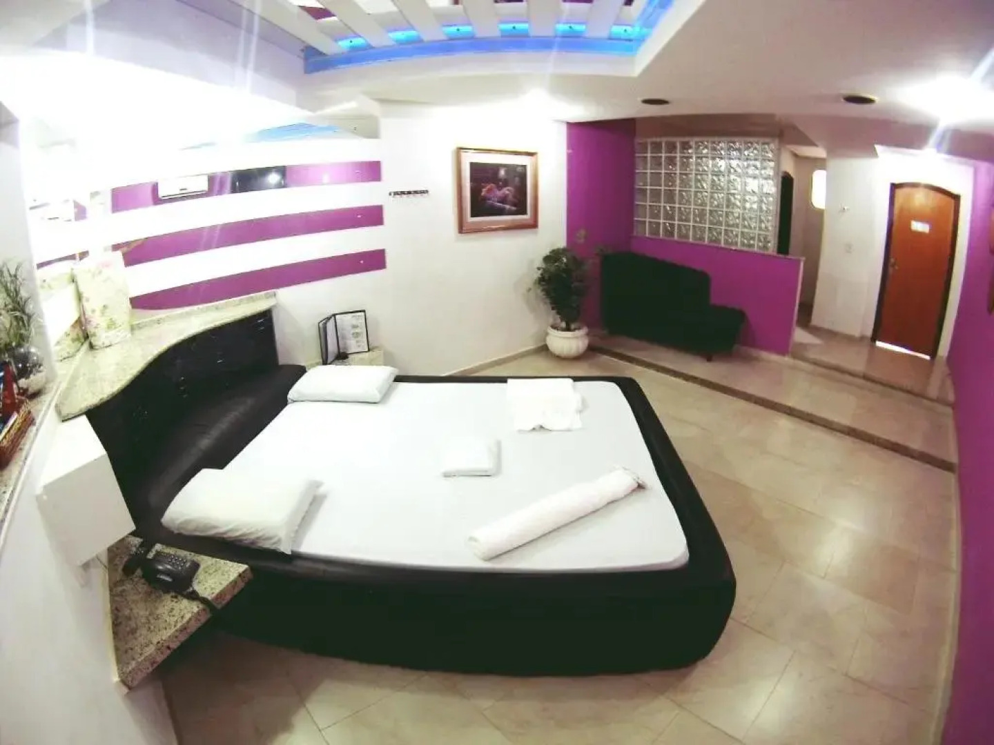 Flamboyant Motel - Adults Only