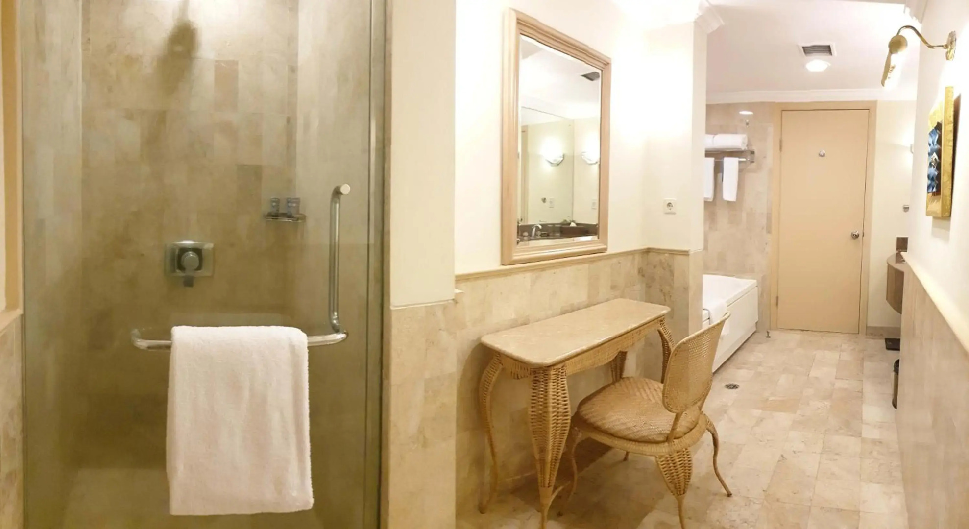 Aryaduta Lippo Village