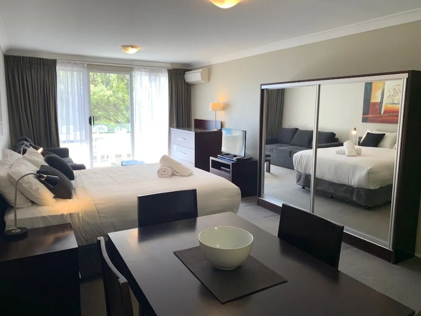 Horizons 115 - Lake Jindabyne Waterfront