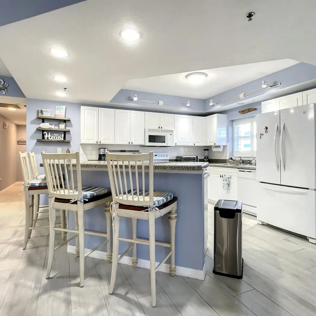 Oceanwalk Jr Penthouse Across From Pool Tennis Shuffleboard Walk to Beach Ow7 207