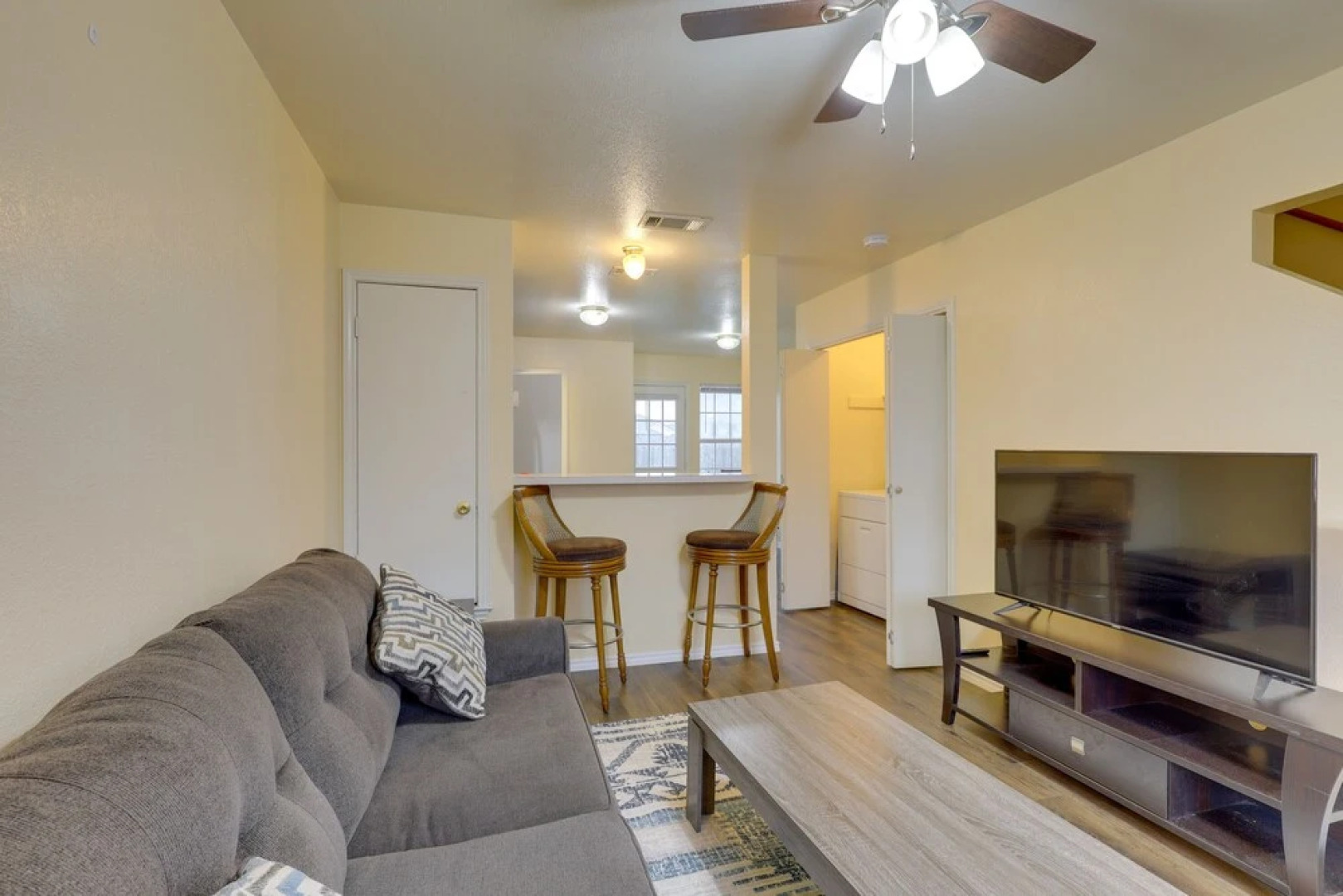 5 Mi to Fort Hood Shopping: Quiet Killeen Townhome