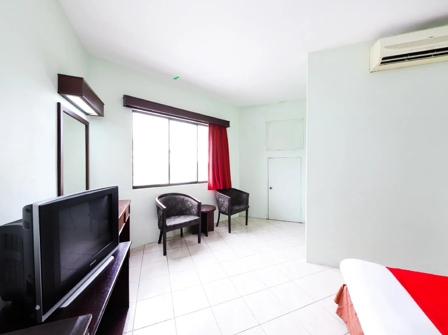 OYO 43955 N9 Business Hotel