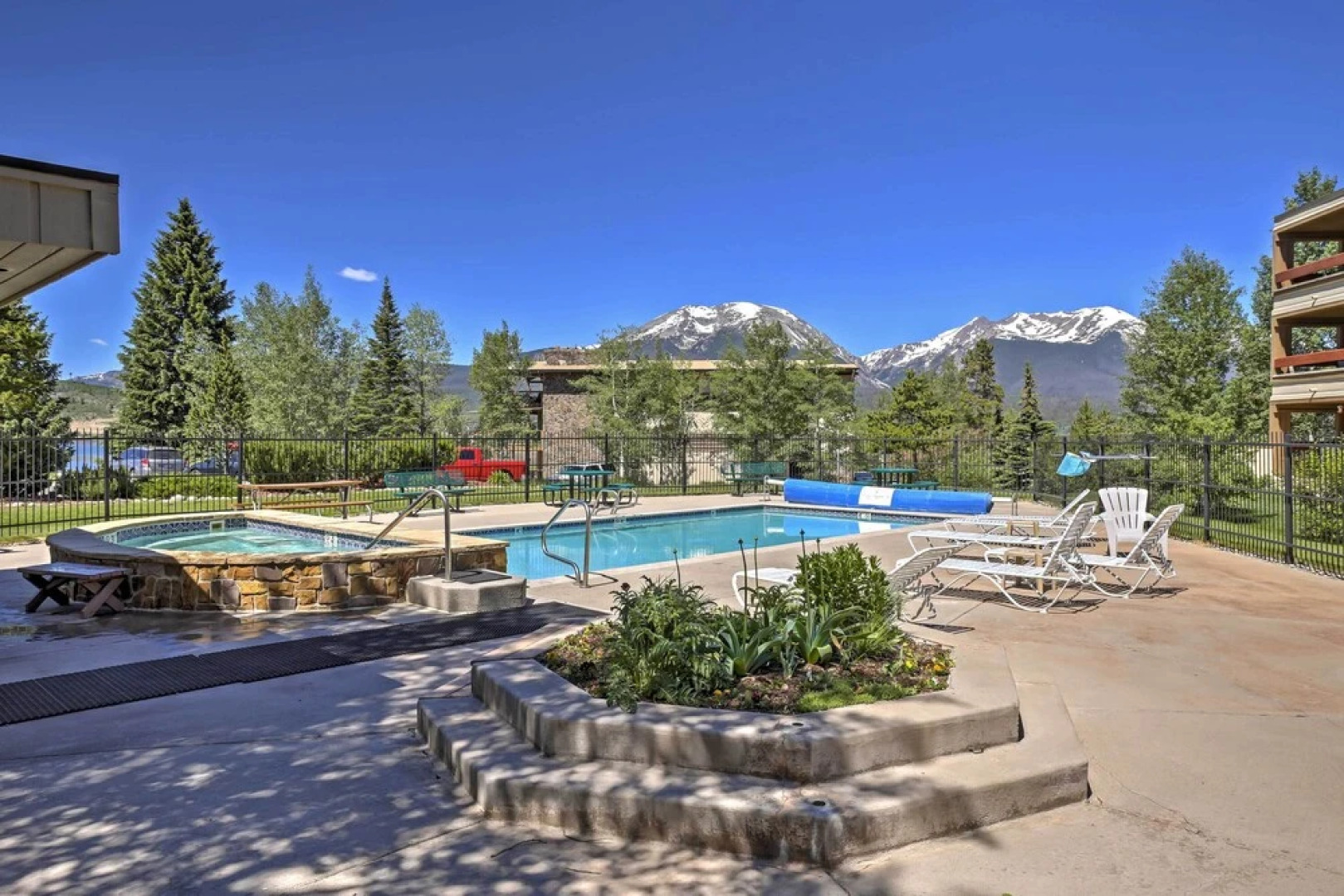 Lakefront Dillon Condo w/ Pool Access: Near Skiing