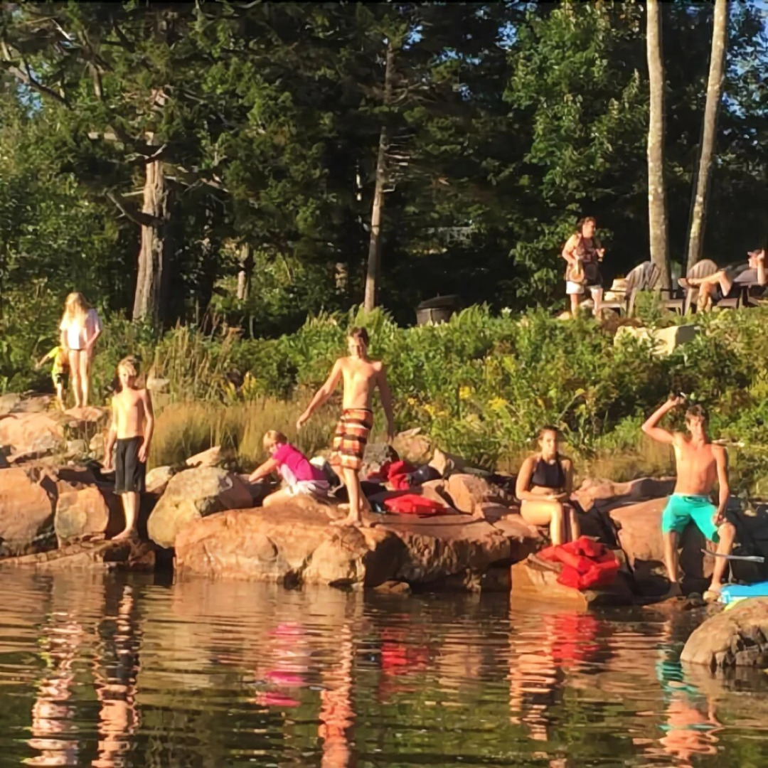 Clamshell by the Sea - Six Bedroom Home