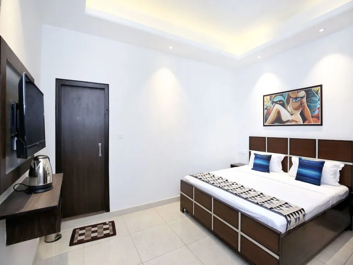 OYO 13307 Home Luxury Stay Shoghi