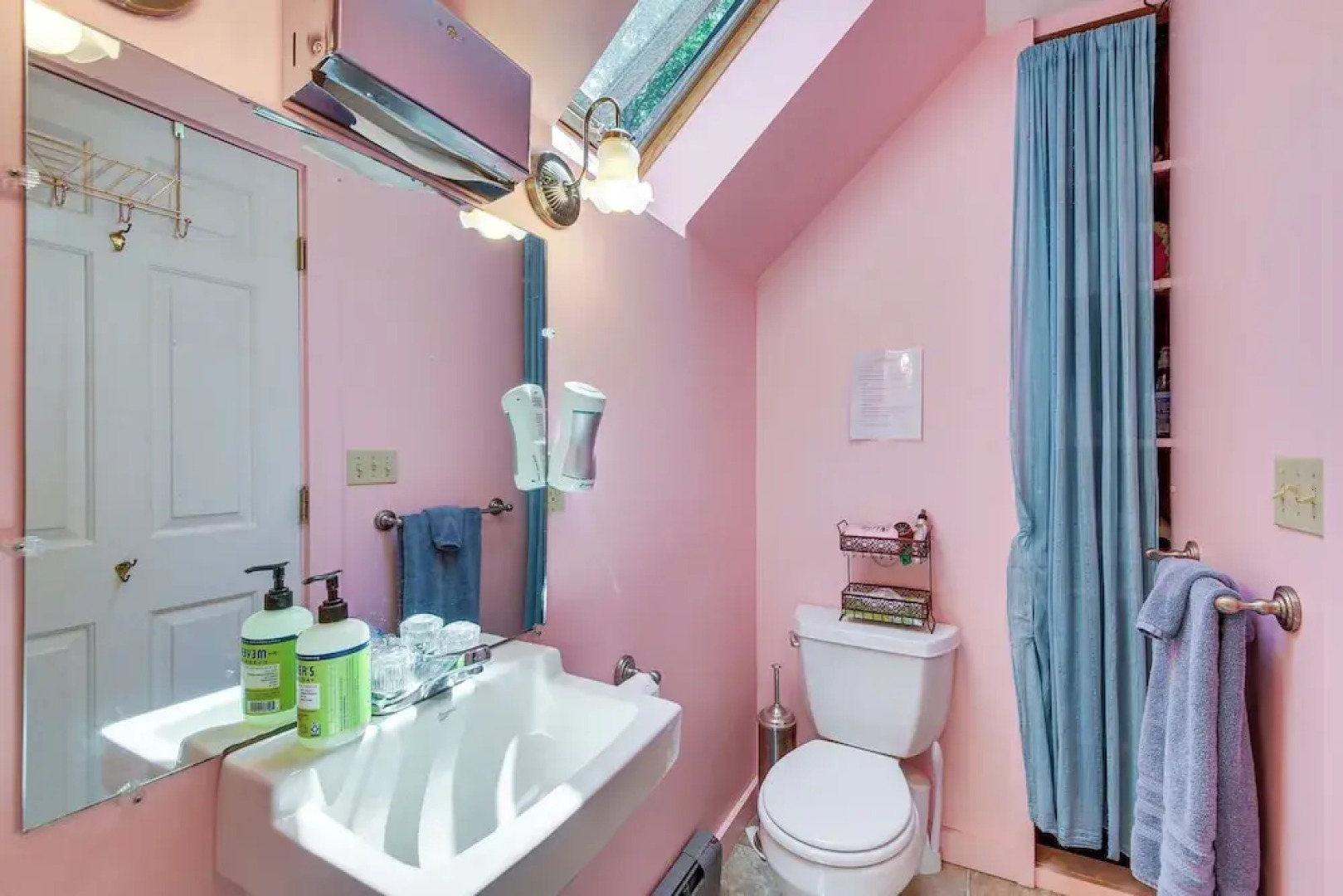 Cozy Boothbay Studio w/ Patio ~ 5 Mi to Harbor!