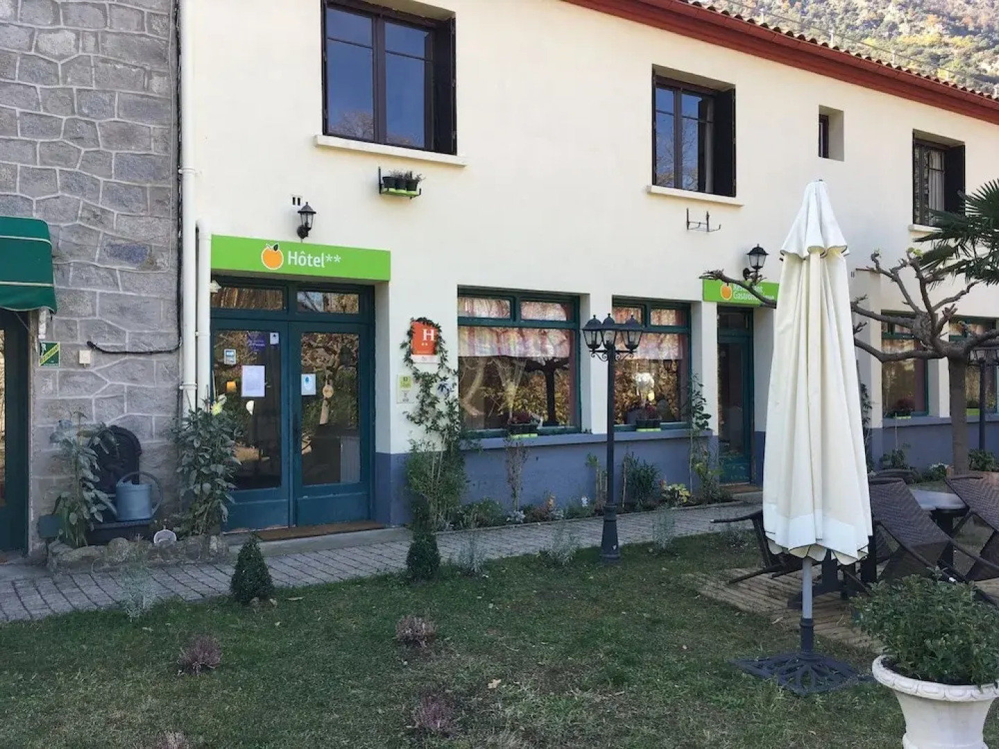 La Mirabelle-Casteil Country House