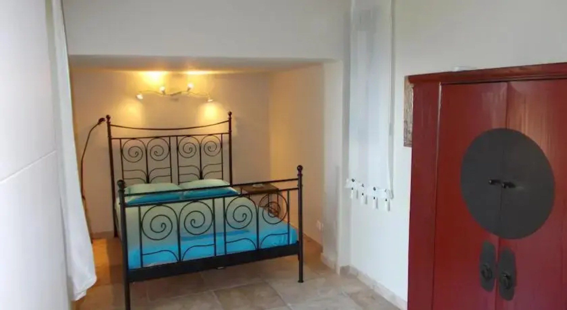 Skaloma Villas Art 1