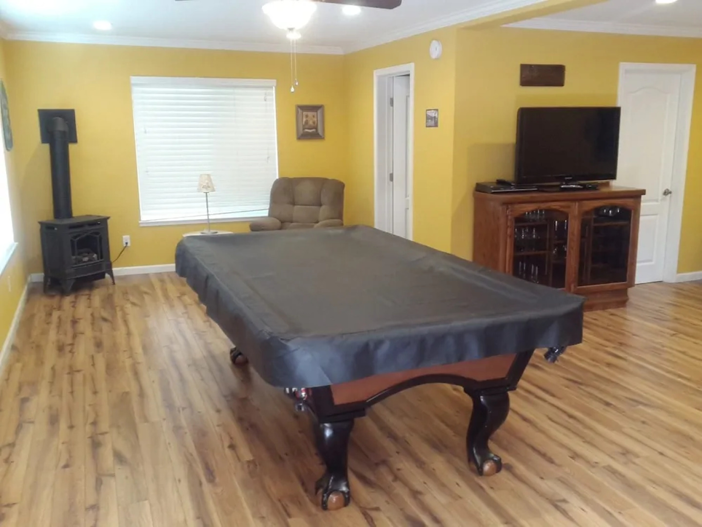 Farmhouse At The Lake 84 3 Bedroom Cabin by Redawning