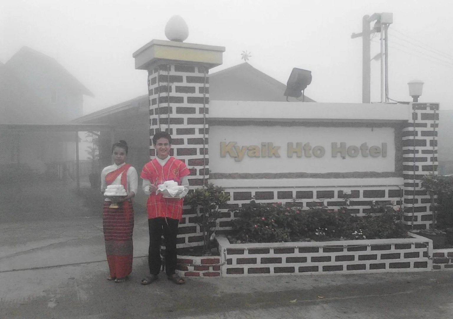 Kyaik Hto Hotel - The Golden Rock Pagoda