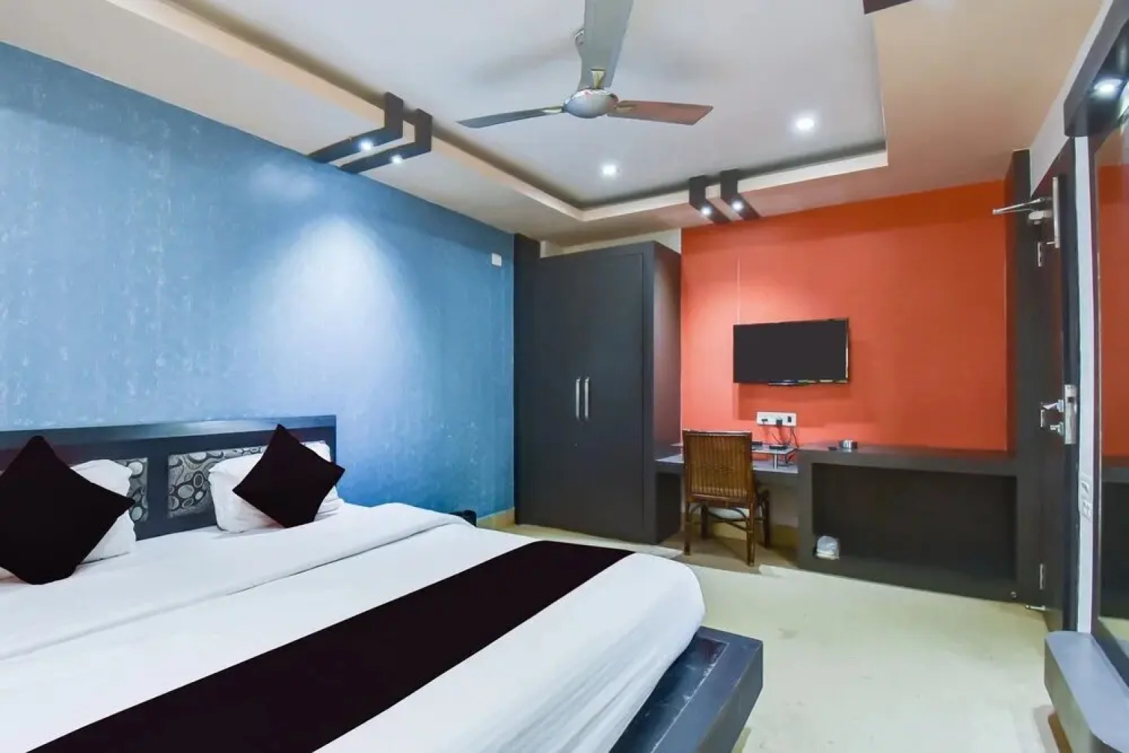 Hotel Pybss by OYO Rooms