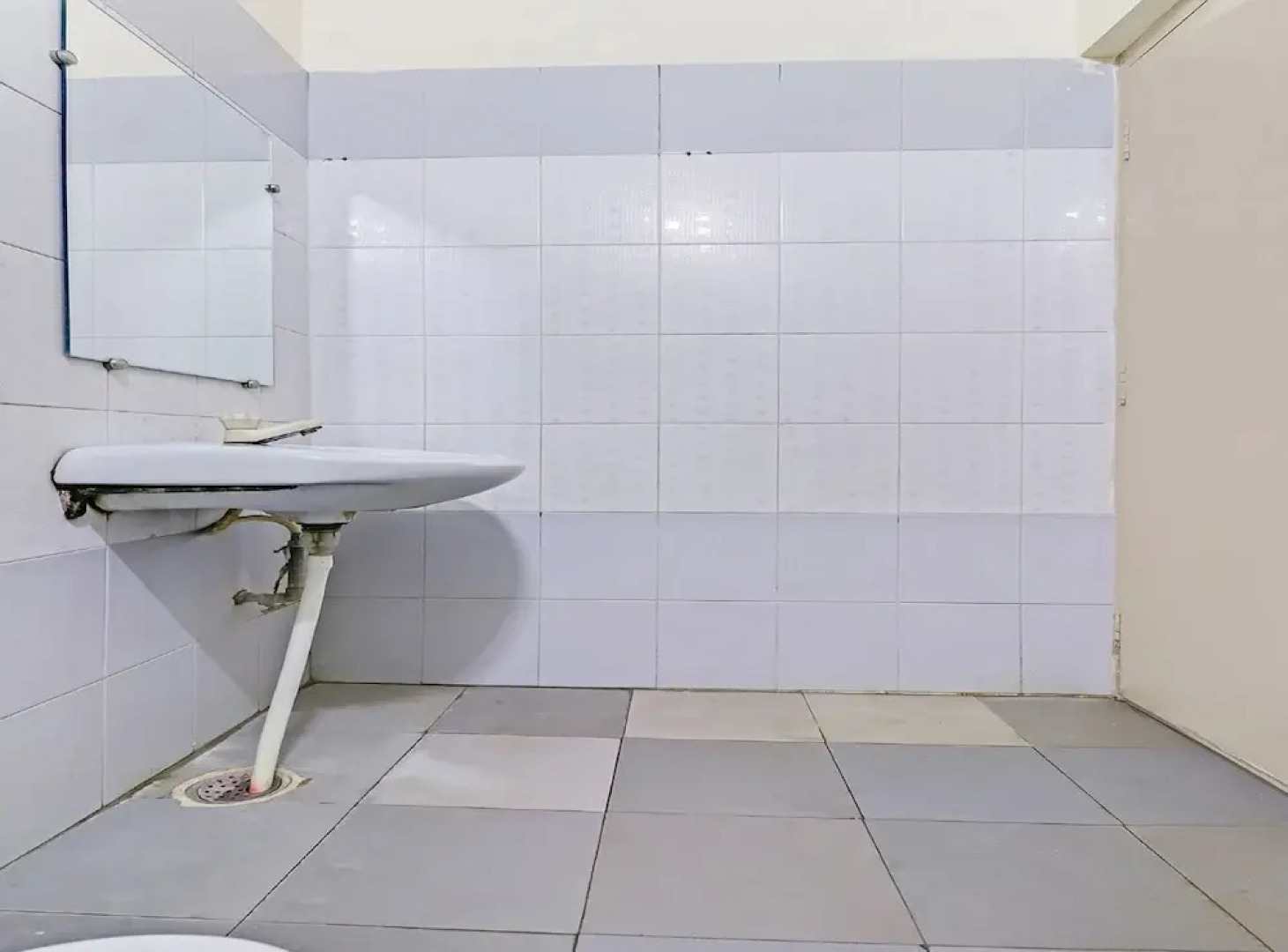 SPOT ON 44268 Shanthi Comforts