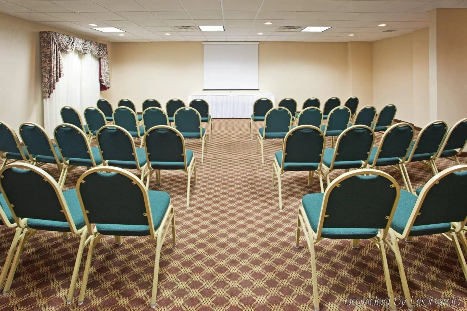 Holiday Inn Express Hotel & Suites Franklin-Oil City by IHG