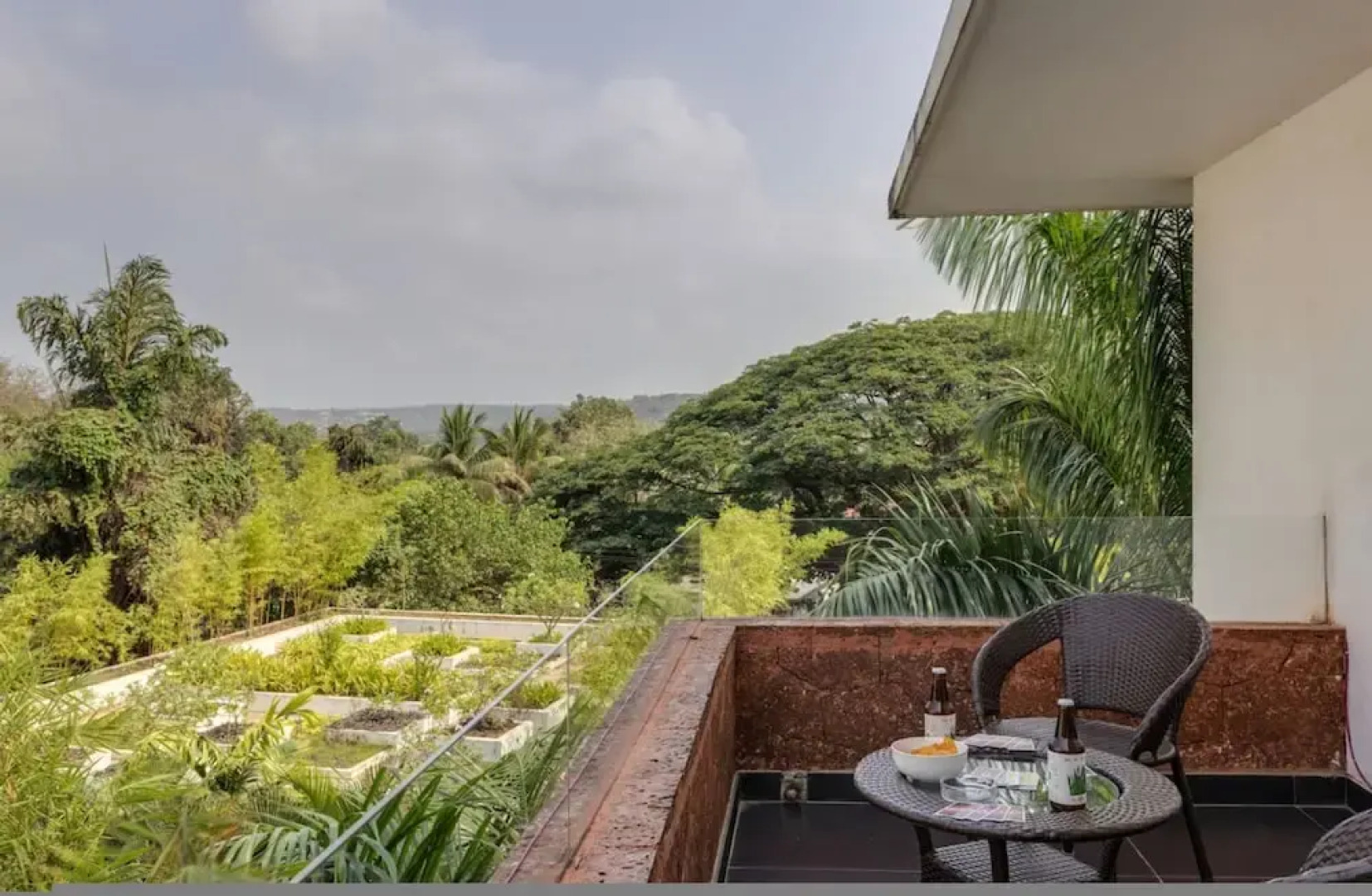 El Arbol by Hireavilla - 2BR w Rooftop Pool Nerul