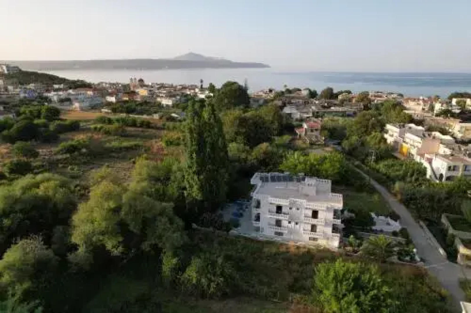 Zourpos Studios & Apartments