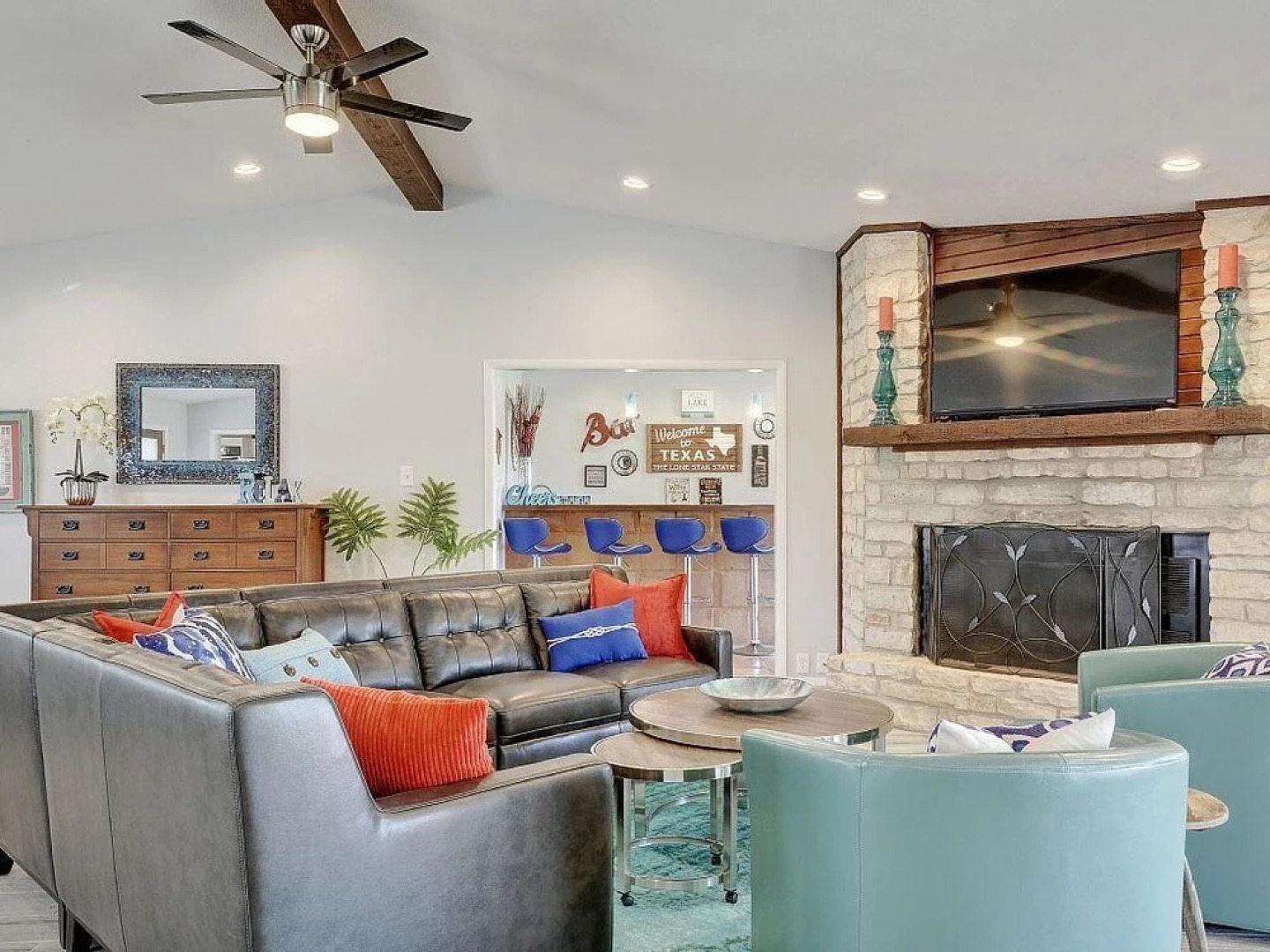 The Estate on Lake Travis - A 10 Acre Waterfront Escape for Groups