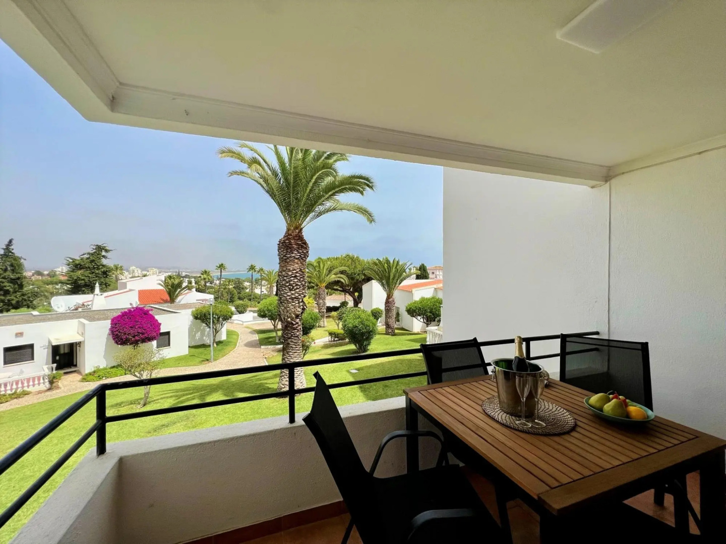 ARMAÇÃO DE PÊRA BRIGHTNESS 2 WITH POOL by HOMING