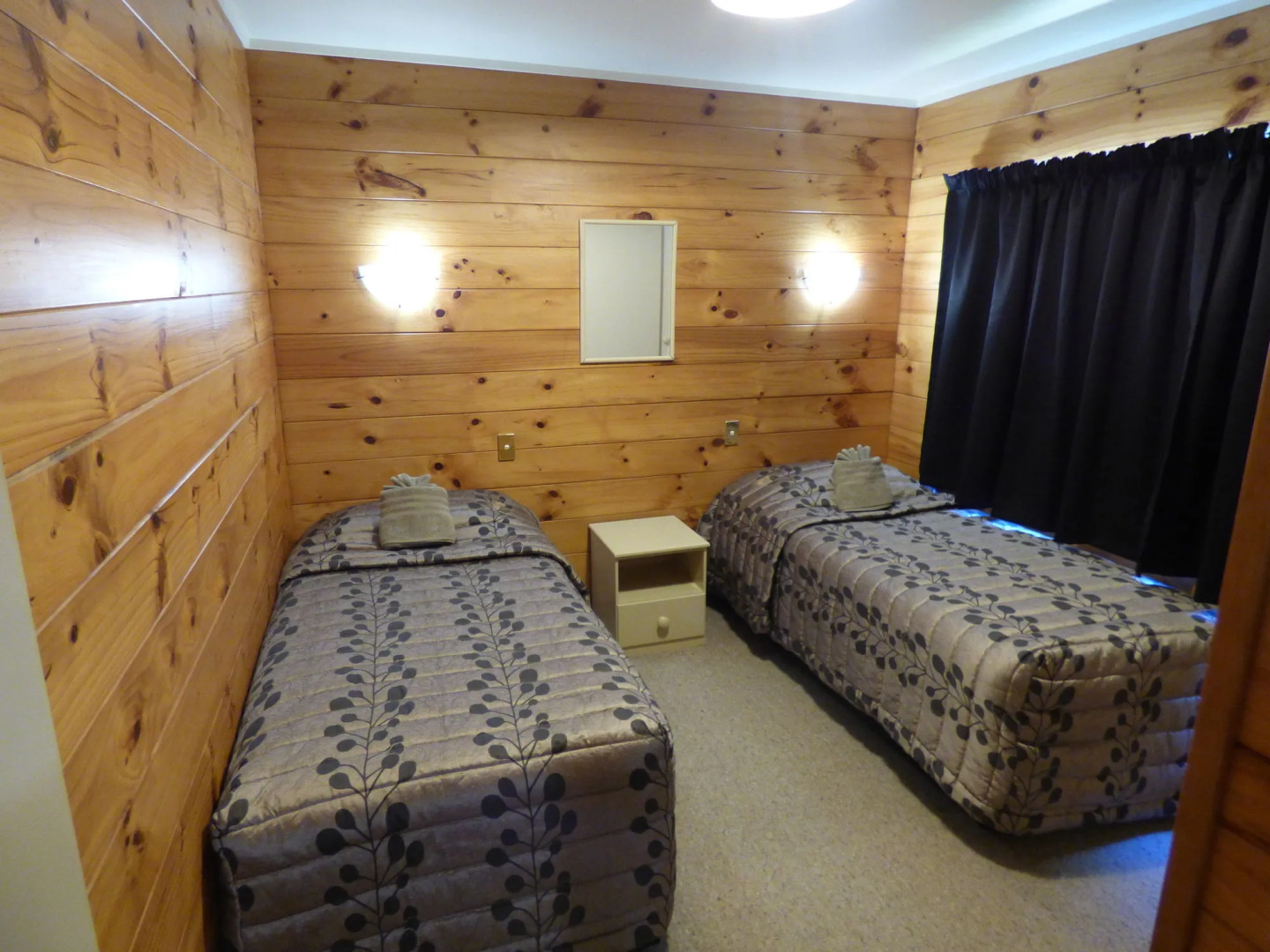 Cedarwood Lakeside Motel & Conference Venue