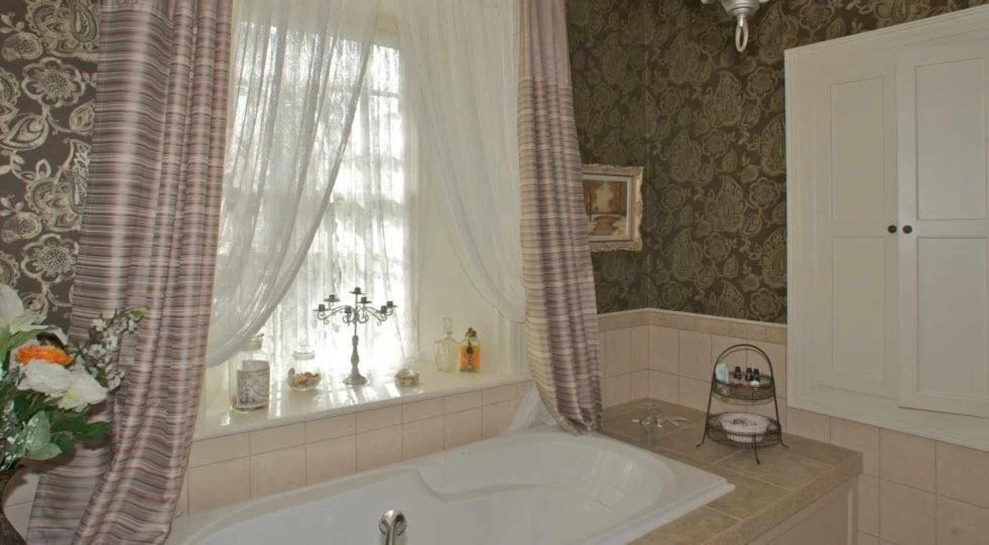 Maplehurst Manor Accomodations