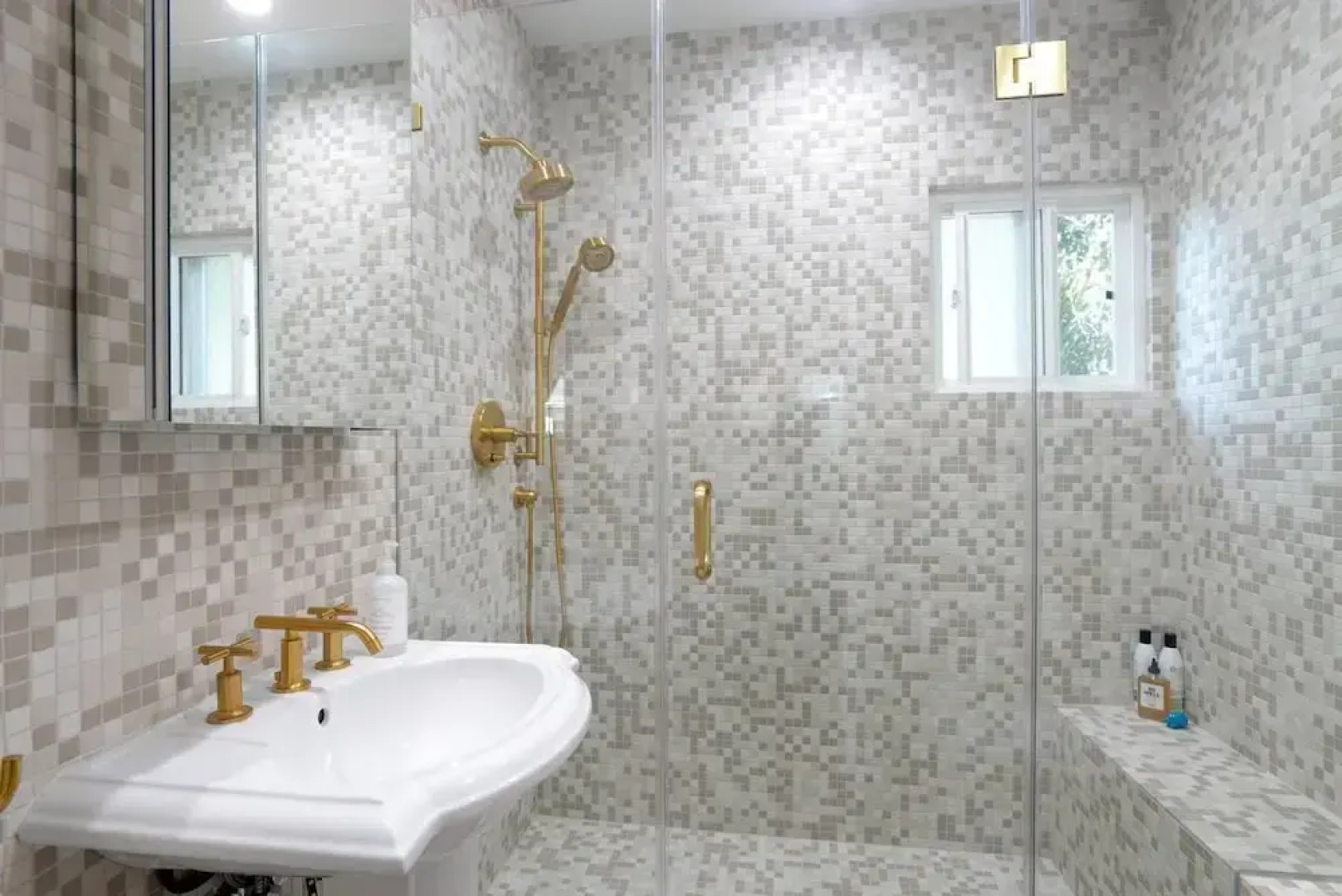 Charming 2br/2ba Cottage - Close to the Beach