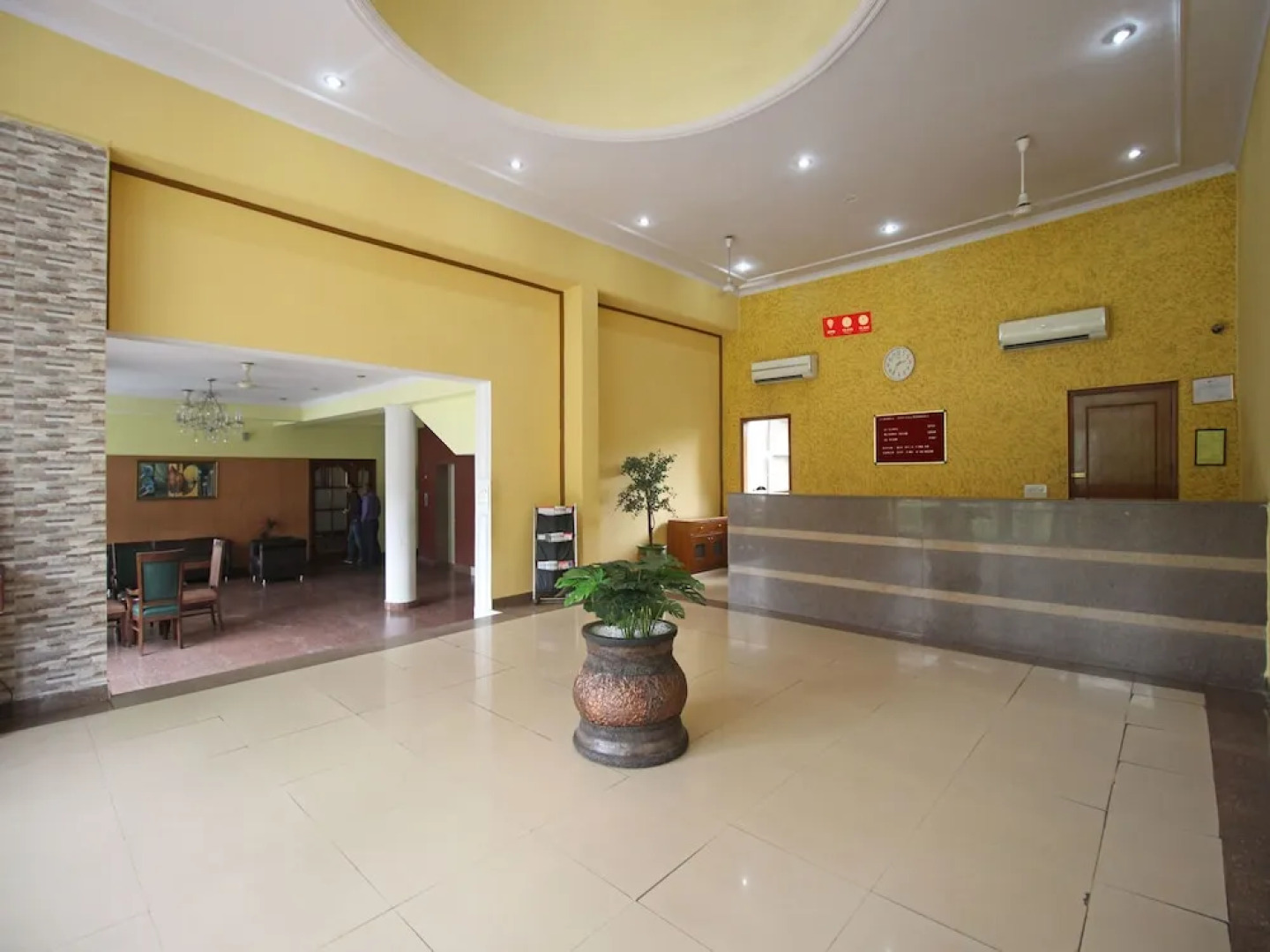 OYO 6977 Hotel Clarks