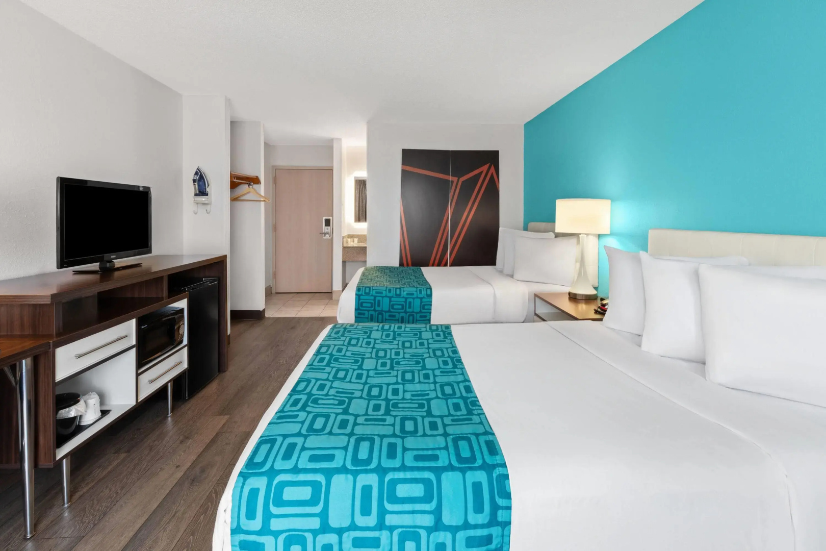 Howard Johnson by Wyndham Romulus Detroit Metro Airport