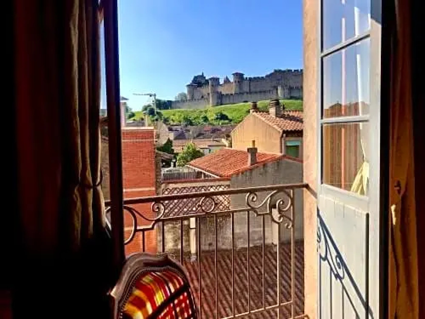 Demeure Saint Louis, cité 10mn à pieds, piscine chauffée, Clim AC, Parking privé