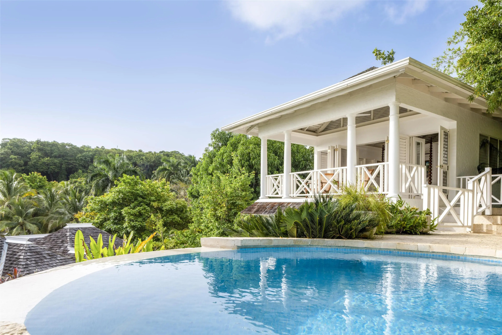 Round Hill Hotel And Villas