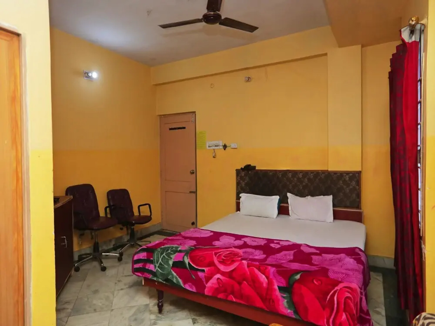 SPOT ON 45472 Hotel Savitri