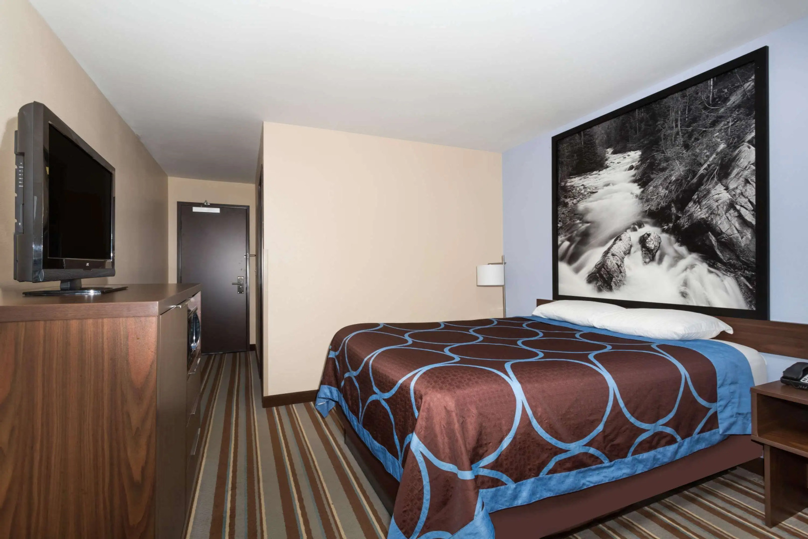 Super 8 by Wyndham Longmont/Twin Peaks