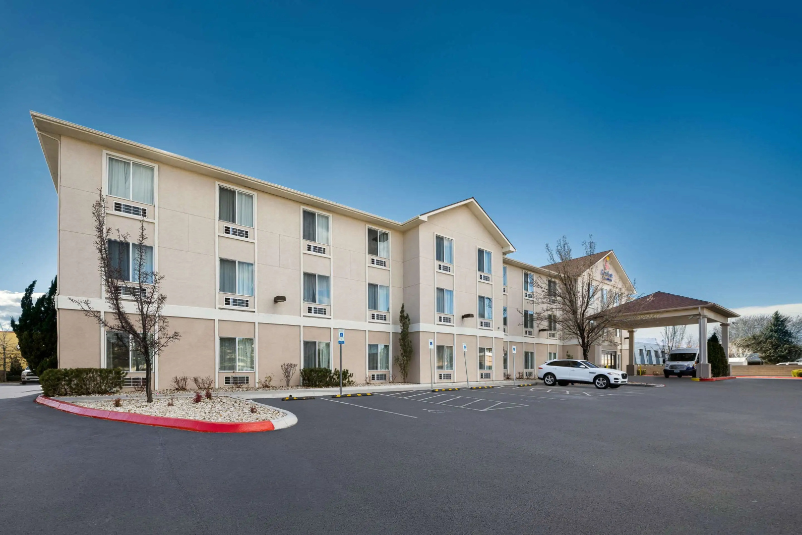 Comfort Inn & Suites Airport